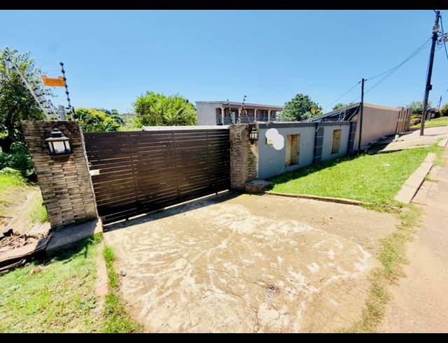2 BEDROOM HOUSE FOR SALE IN KWAMASHU